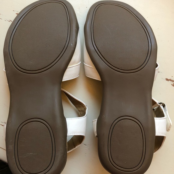 Array White Sandals - Picture 6 of 9